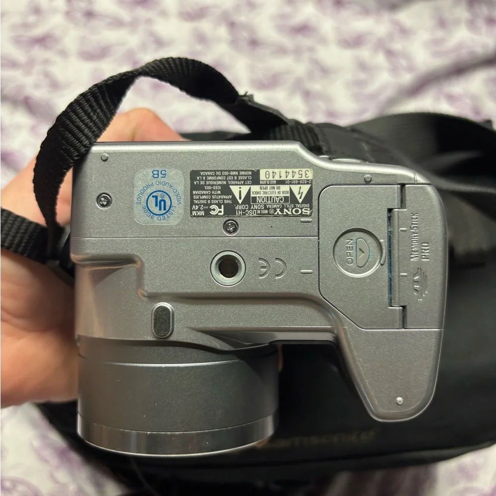 🎦2005 Sony Cyber-Shot DSC-HI Digital Camera with Samsonite Camera Bag